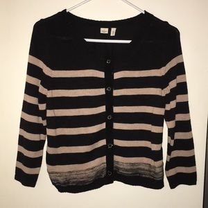 Cute cardigan! 😍😍